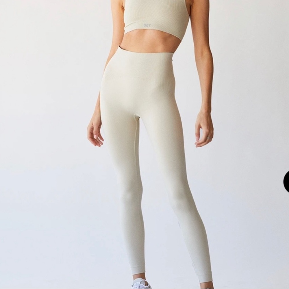 SET Active Oat Milk Sculptflex Leggings and box cut Sports Bra set size S